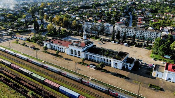 Сухумский железнодорожный вокзал  - Sputnik Абхазия