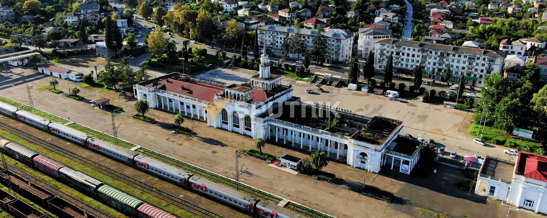 Сухумский железнодорожный вокзал  - Sputnik Абхазия, 1920, 09.08.2023