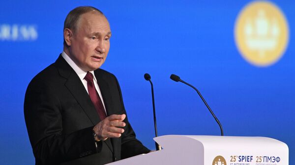 Президент РФ В. Путин принял участие в работе ПМЭФ-2022 - Sputnik Абхазия