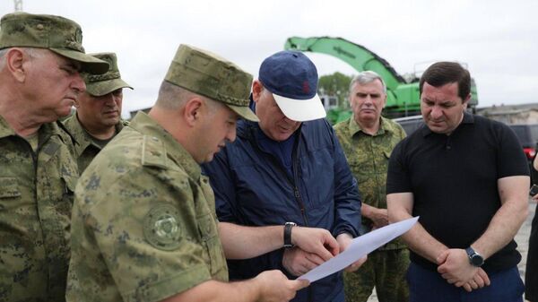 Президент Абхазии, Главнокомандующий Вооруженными силами Аслан Бжания посетил объекты военной инфраструктуры - Sputnik Абхазия