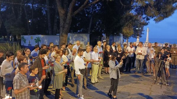 Акция Свеча памяти состоялась у памятника Неизвестному солдату в Сухуме  - Sputnik Абхазия