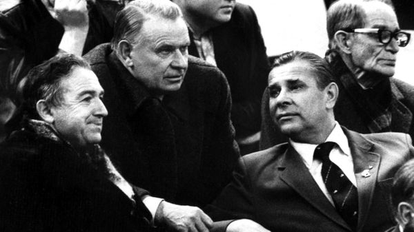 Легендарные футболисты (слева направо) — Никита Симонян, Константин Бесков, Лев Яшин - Sputnik Абхазия