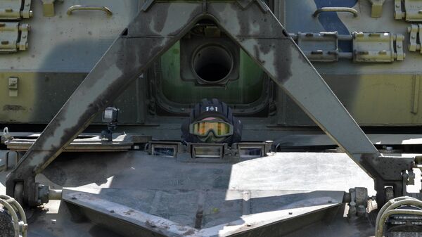 Военнослужащие рембата восстанавливают военную технику в зоне спецоперации - Sputnik Абхазия
