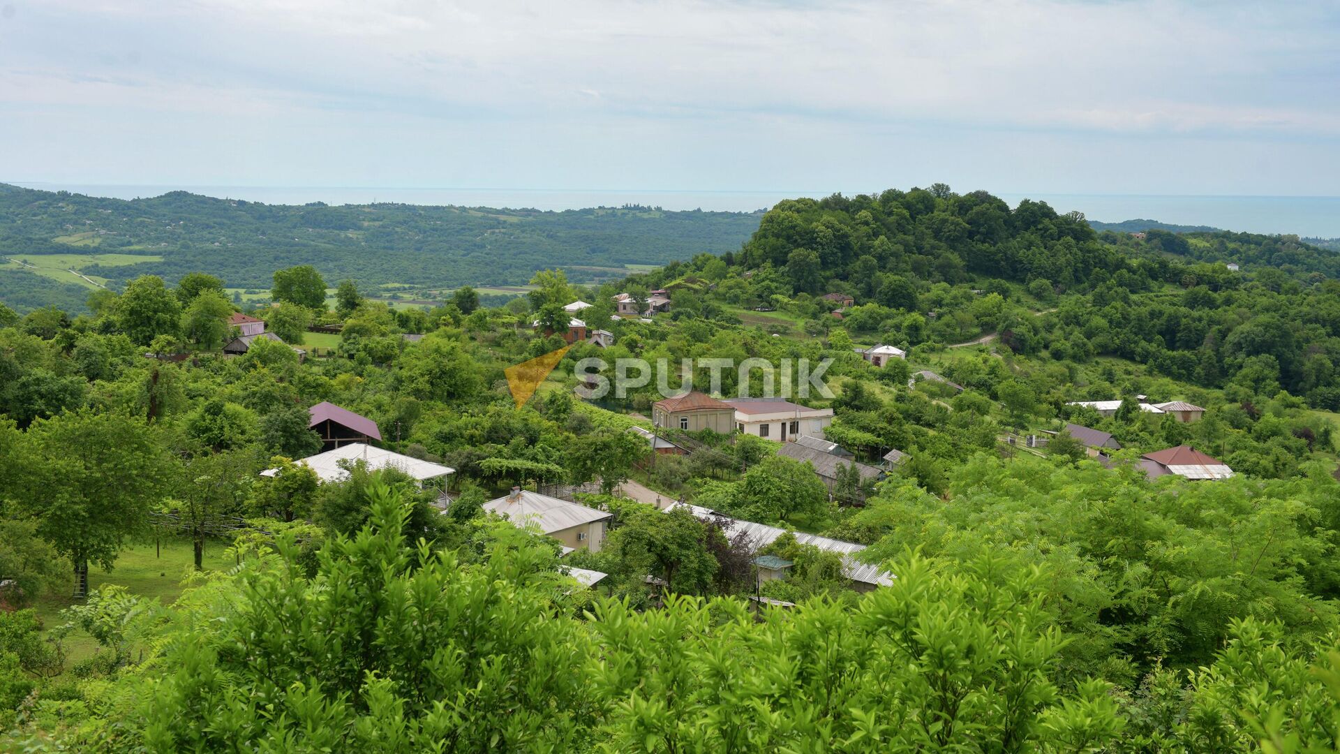 Накопительный зерервуар для воды и жители села Абгархук - Sputnik Аҧсны, 1920, 27.08.2025