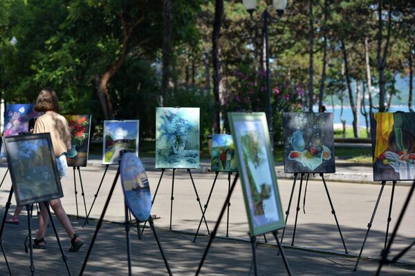 Фотовыставка ко Дню Сухума открылась на набережной столицы  - Sputnik Абхазия