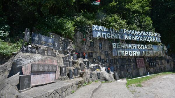Мемориальные доски добровольцам из Южной Осетии открыли в Абхазии - Sputnik Абхазия