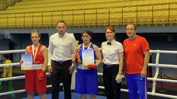  Белена Квициния и Армен Чалукян завоевали серебряные медали турнира по боксу - Sputnik Абхазия