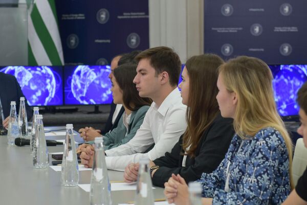 Встреча молодых лидеров Абхазии со студентами МГИМО в Медиацентре - Sputnik Абхазия