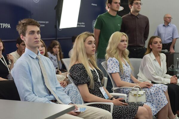 Встреча молодых лидеров Абхазии со студентами МГИМО в Медиацентре - Sputnik Абхазия