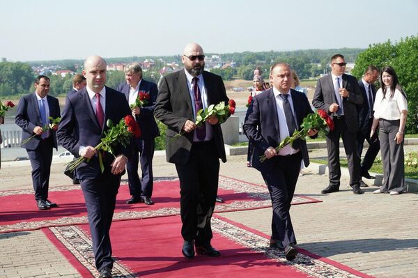 Абхазская делегация возложила цветы к Монументу Дружбы и памятнику Салавата Юлаева - Sputnik Абхазия