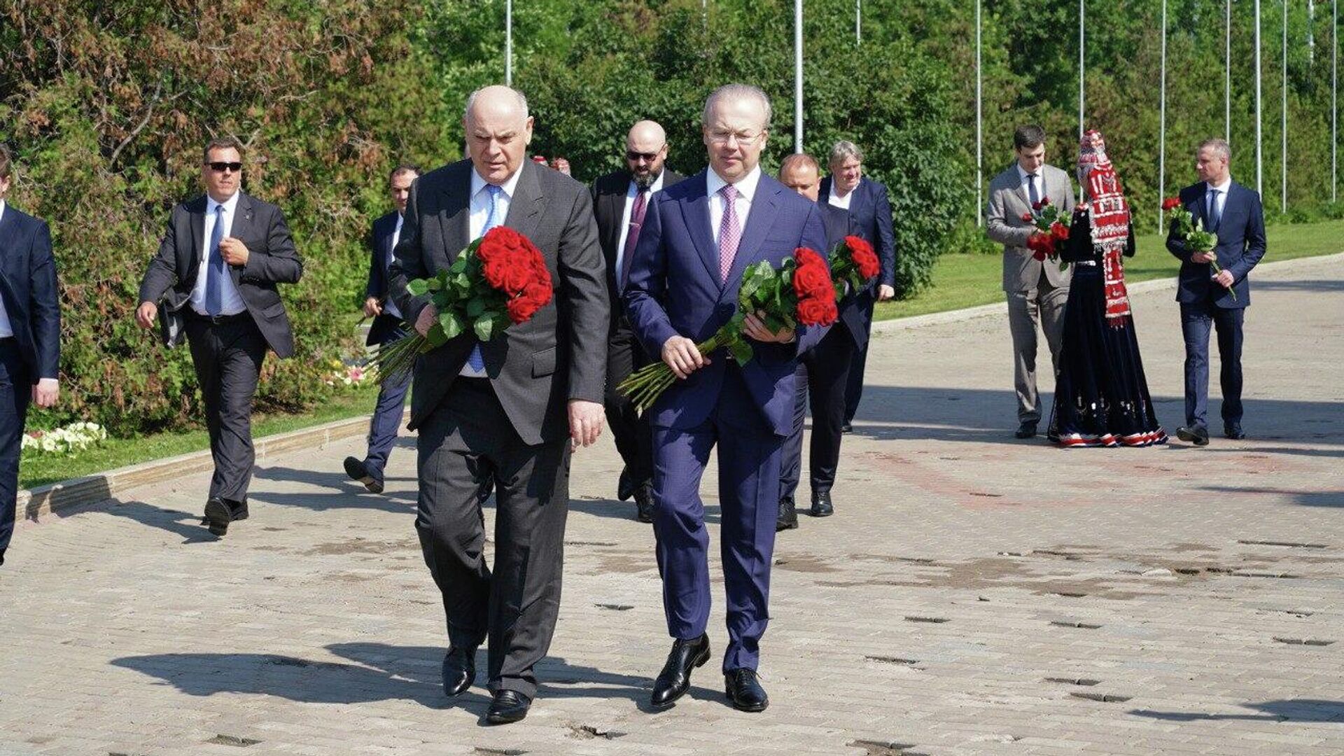 Абхазская делегация возложила цветы к Монументу Дружбы и Памятнику Салавата Юлаева - Sputnik Абхазия, 1920, 13.07.2022