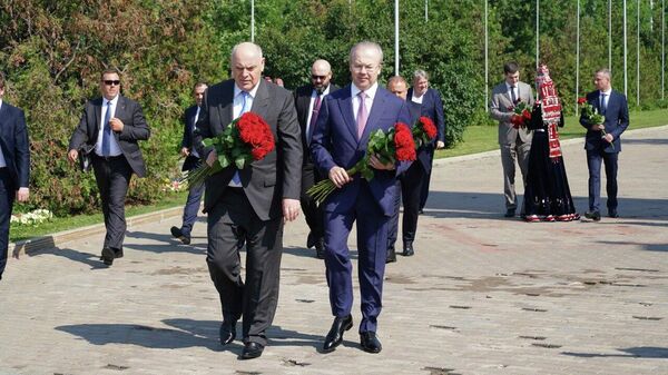 Абхазская делегация возложила цветы к Монументу Дружбы и Памятнику Салавата Юлаева - Sputnik Абхазия