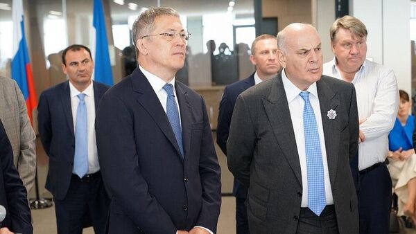 Аслан Бжания и Радий Хабиров в Центре Управления республикой Башкортостан - Sputnik Абхазия