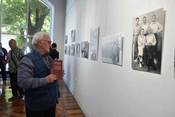 Выставка в честь 90-летия со дня рождения Бориса Адлейба - Sputnik Абхазия