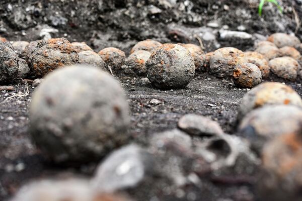 Руководитель раскопок Алик Габелия полагает, что на месте раскопок мог находиться склад боеприпасов. - Sputnik Абхазия