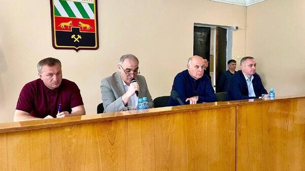 Президент Аслан Бжания посетил с рабочей поездкой Ткуарчалский район - Sputnik Абхазия