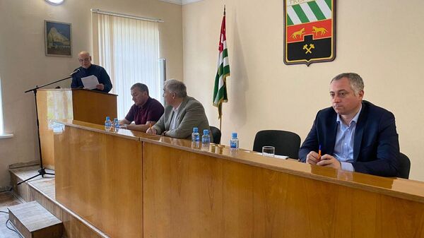 Рабочая поездка президента Аслана Бжания в Ткуарчалский район - Sputnik Абхазия