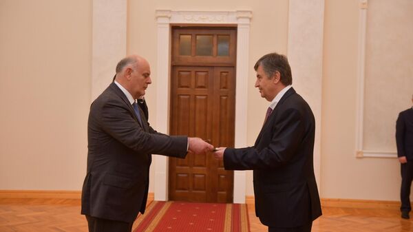 Посол России в Абхазии вручает президенту верительные грамоты - Sputnik Аҧсны