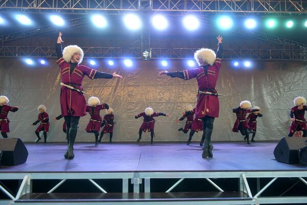 Ну и какой же праздник без национальных танцев. - Sputnik Абхазия
