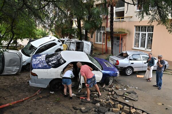 Он не прекращался почти час, и вызвал сильнейшее наводнение. - Sputnik Абхазия