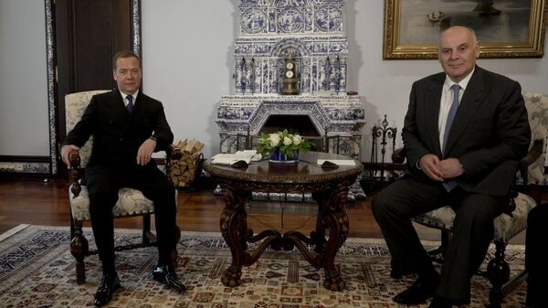 В Москве состоялась встреча Президента Республики Абхазия Аслана Бжания с Дмитрем Медведевым  - Sputnik Аҧсны