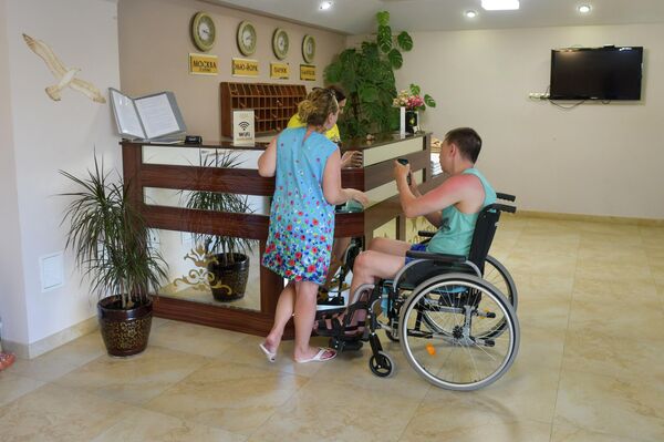 Отель возможностей: как Руслан Когония построил бизнес в инвалидной коляске - Sputnik Абхазия