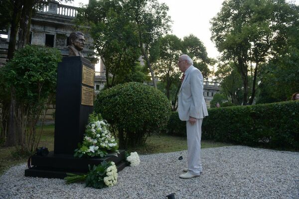 Открытие памятника имени Валериана Кобахия  - Sputnik Абхазия