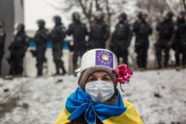 Участница протестных митингов за евроинтеграцию Украины на улице Грушевского в Киеве - Sputnik Абхазия