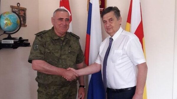 Посол России в Абхазии Михаил Шургалин встретился с Министром обороны Владимиром Ануа - Sputnik Абхазия