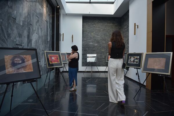 Выставка картин Аллюзия античности открылась в музее Банка Абхазии  - Sputnik Абхазия