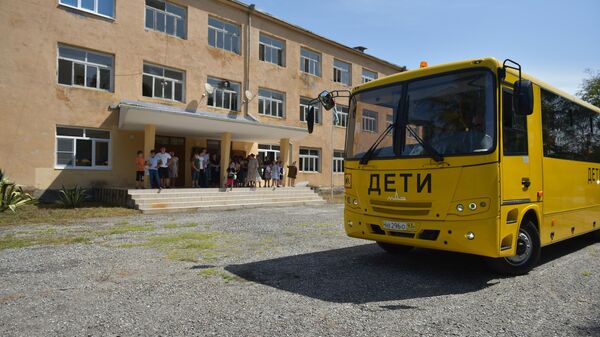 Автобус, подаренный Тамышской школе - Sputnik Абхазия