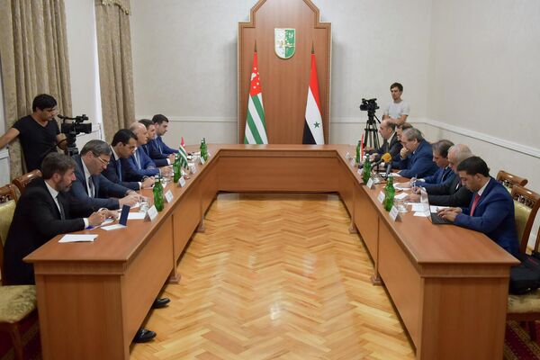 Президент Абхазии встретился с министром иностранных дел Сирии  - Sputnik Абхазия