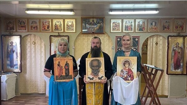 Российским военнослужащим в Гудауте передали икону с частицами святых мощей - Sputnik Абхазия