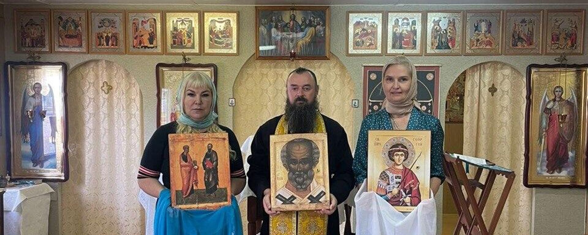 Российским военнослужащим в Гудауте передали икону с частицами святых мощей - Sputnik Абхазия, 1920, 25.08.2022