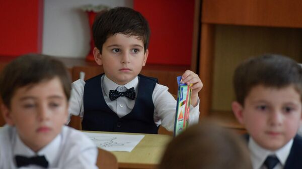 Первый звонок в школах Абхазии - Sputnik Абхазия