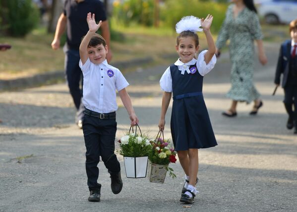1 сентября во всех школах Абхазии состоялись торжественные линейки. - Sputnik Абхазия