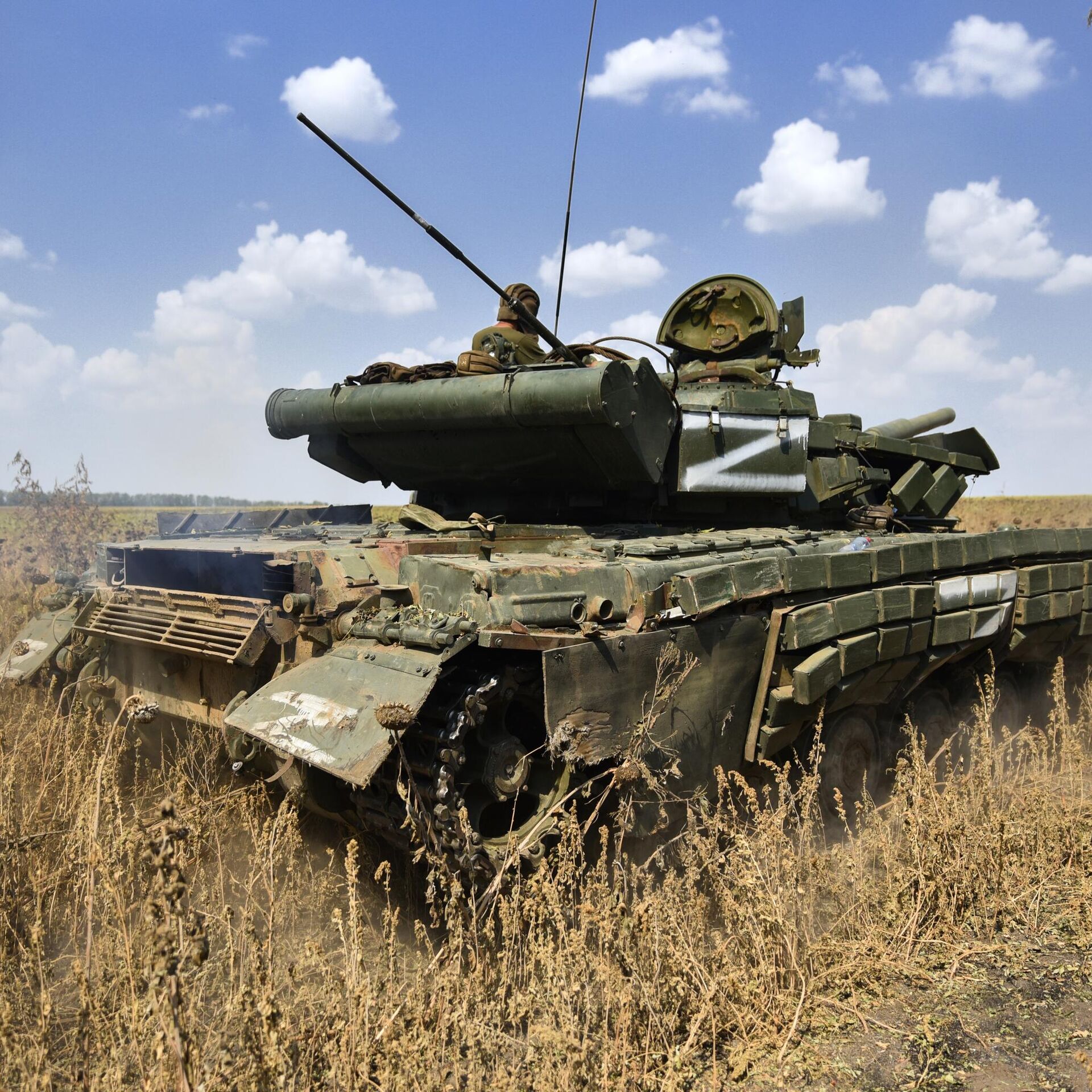 Танк против 8 украинских танков. Т-80 на Украине. Украинские танки. Боевые машины. Современное вооружение России.