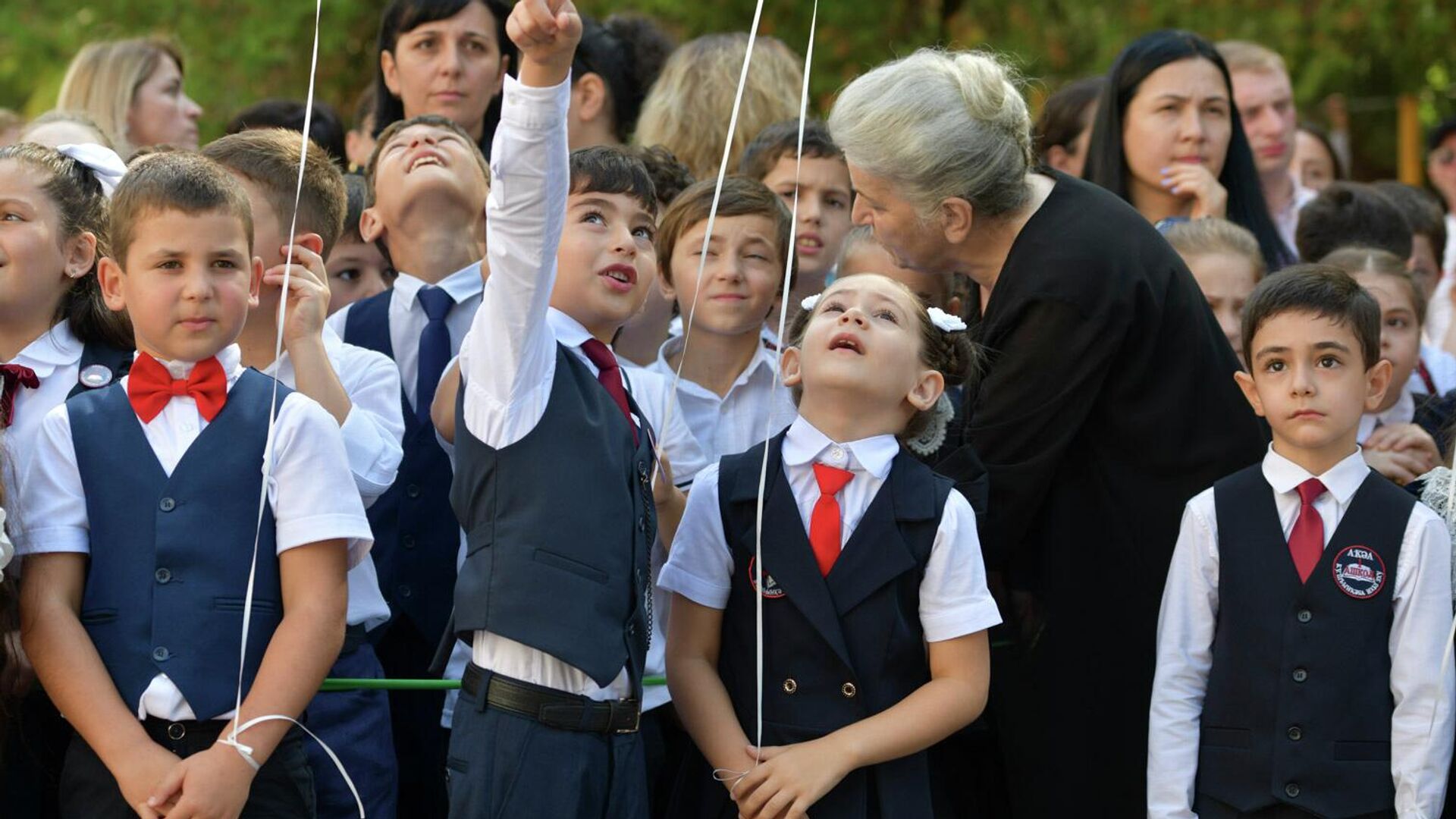Первый звонок в школах Абхазии - Sputnik Абхазия, 1920, 04.09.2022