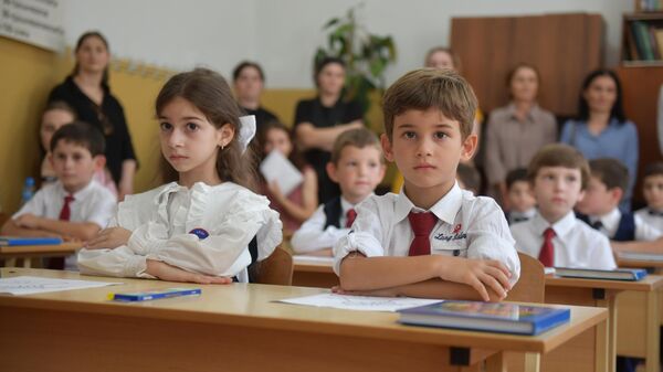 Первый звонок в школах Абхазии - Sputnik Аҧсны