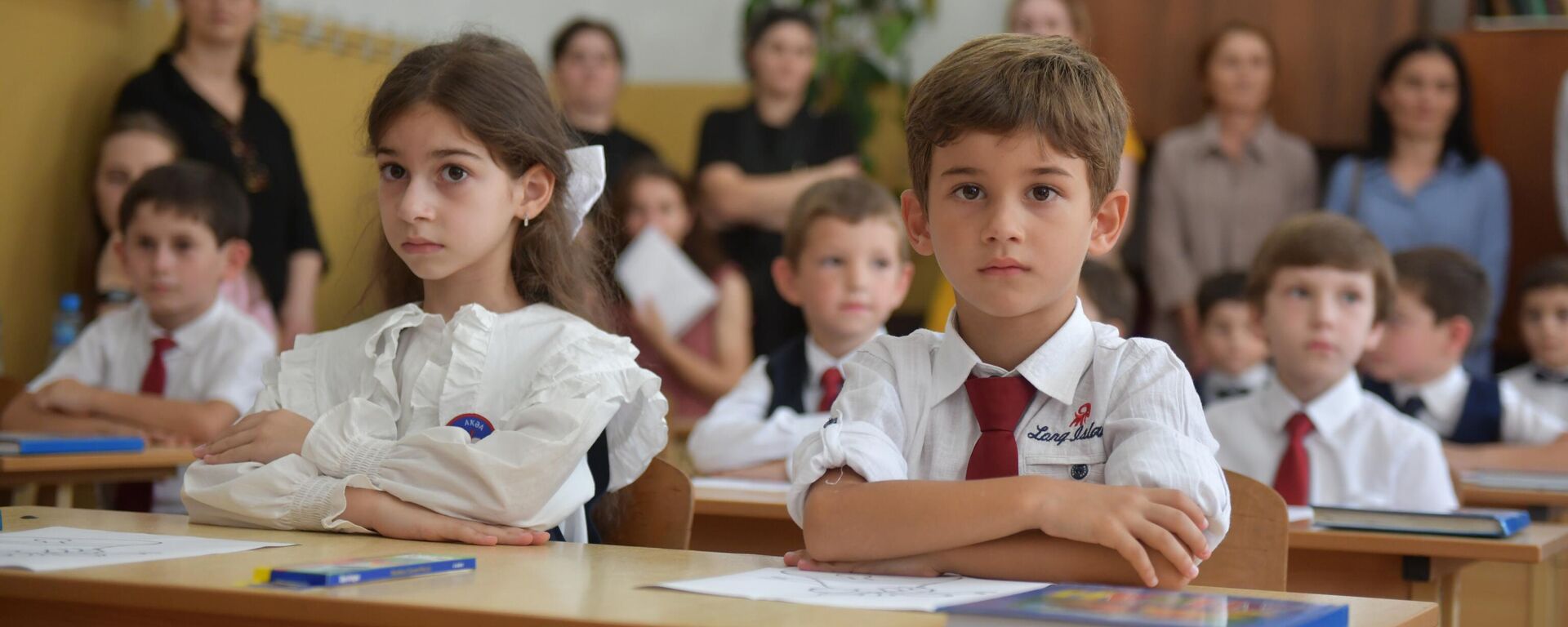 Первый звонок в школах Абхазии - Sputnik Аҧсны, 1920, 03.09.2023