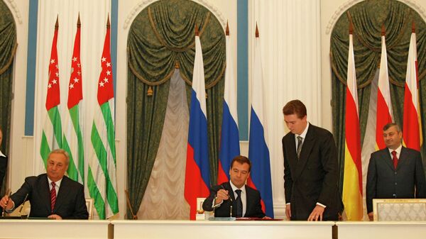 Подписание Договоров о дружбе, сотрудничестве и взаимопомощи - Sputnik Абхазия