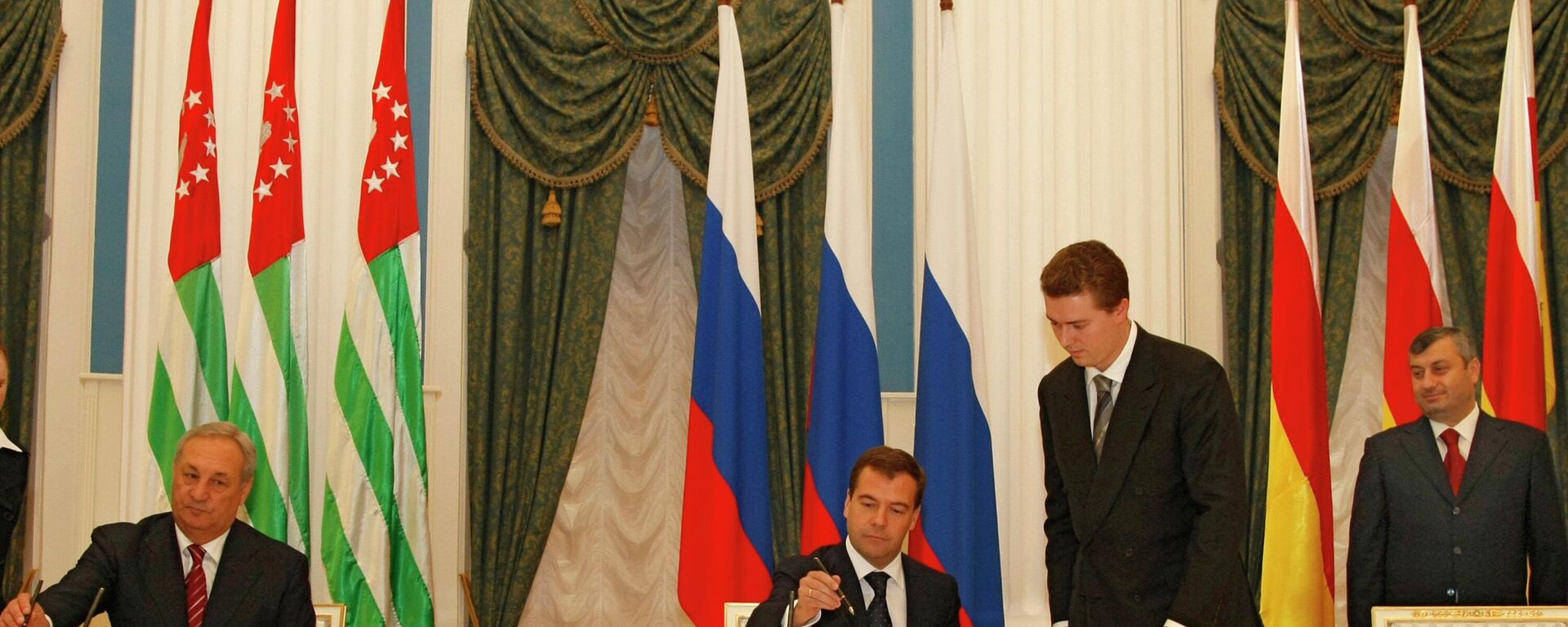 Подписание Договоров о дружбе, сотрудничестве и взаимопомощи - Sputnik Абхазия, 1920, 26.08.2025