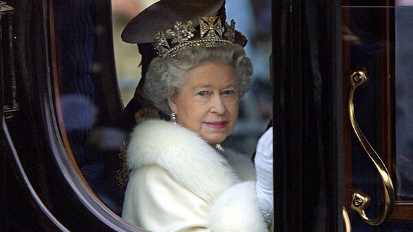 Королева Елизавета II в карете, Лондон, 2000 год - Sputnik Абхазия