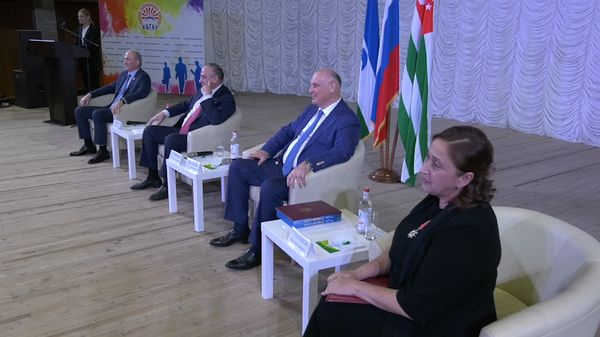 Президент РА встретился с добровольцами и представителями общественных организаций КБР - Sputnik Абхазия