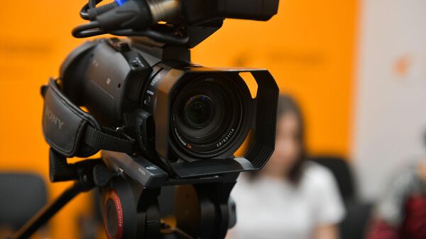 Пресс-конференция зампредседателя Госдумы России Бориса Чернышова в формате видеомоста - Sputnik Абхазия