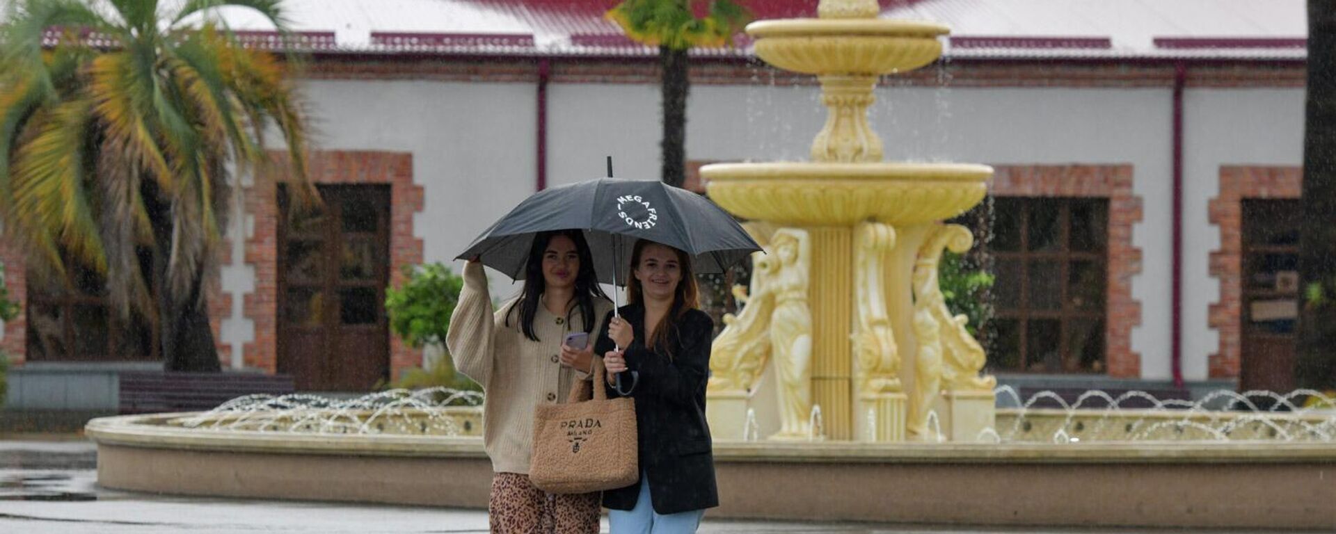 Осень встретила дождем - Sputnik Абхазия, 1920, 02.02.2026