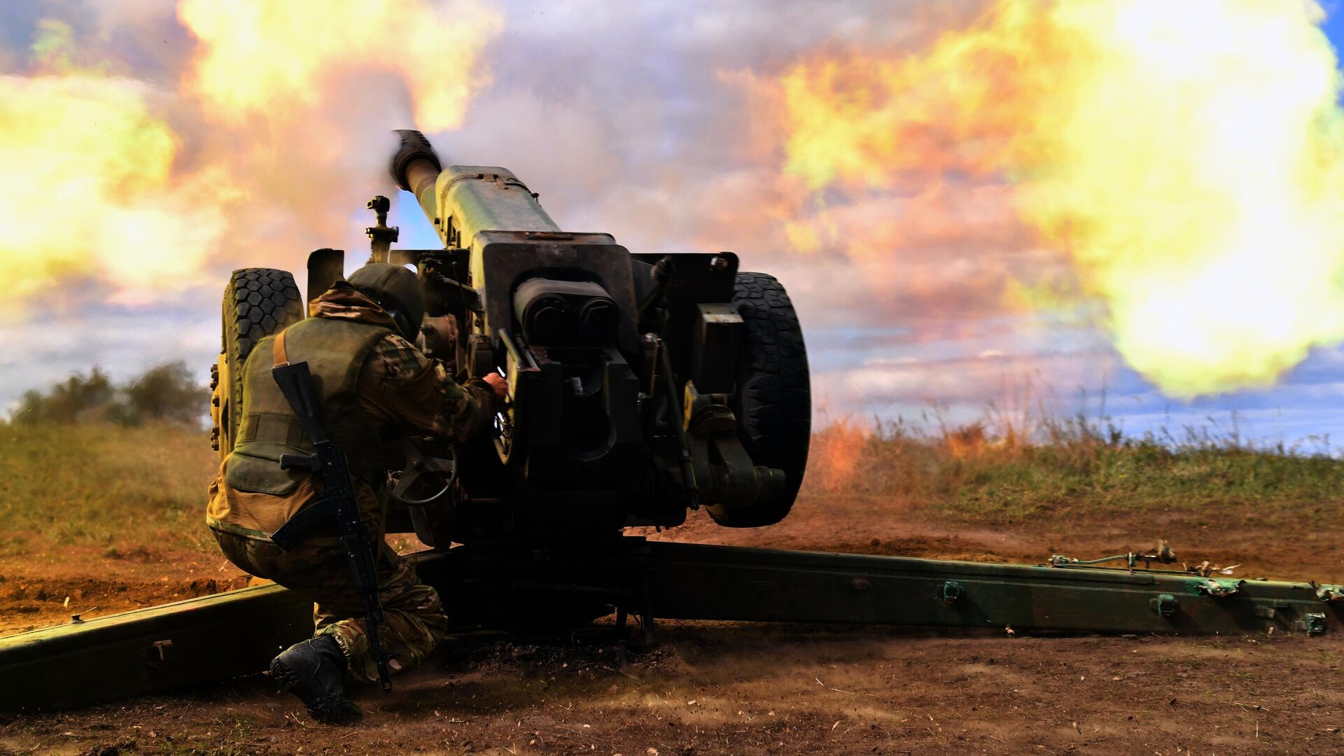 Работа артиллерийского расчета ЧВК Вагнер под Бахмутом в ДНР - Sputnik Абхазия, 1920, 21.09.2022