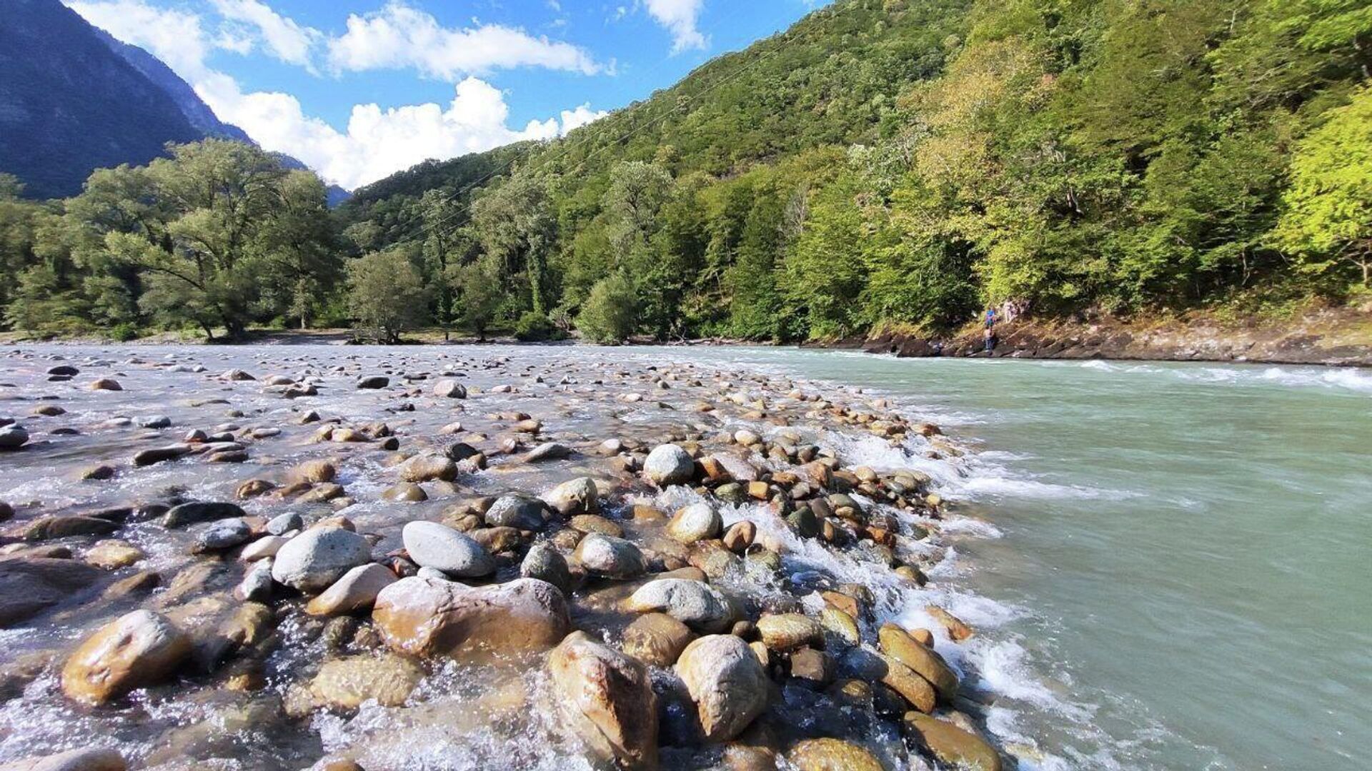 Река Аалдзга в Ткуарчалском районе - Sputnik Абхазия, 1920, 17.09.2022
