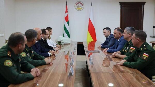 Президент Южной Осетии встретился с делегацией Абхазии  - Sputnik Абхазия