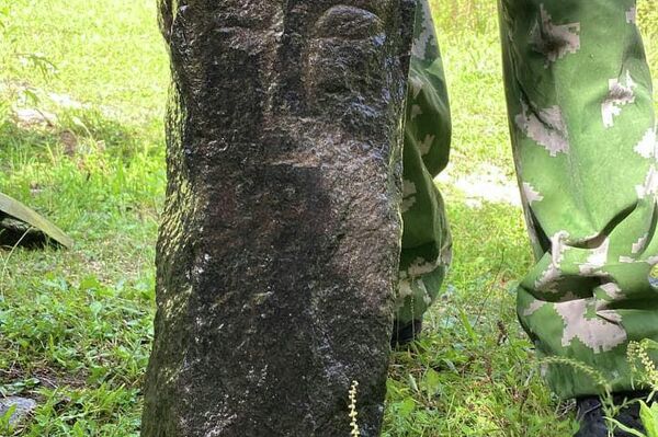 История на камне: как 30 лет спустя в Сухуме нашли гравюру Героя Абхазии - Sputnik Абхазия